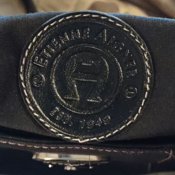 Etienne Aigner Classic purse, 15 inch drop leather strap, middle zip compartment - Picture 7 of 7